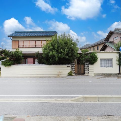 城町二丁目古家付土地を買取りました。