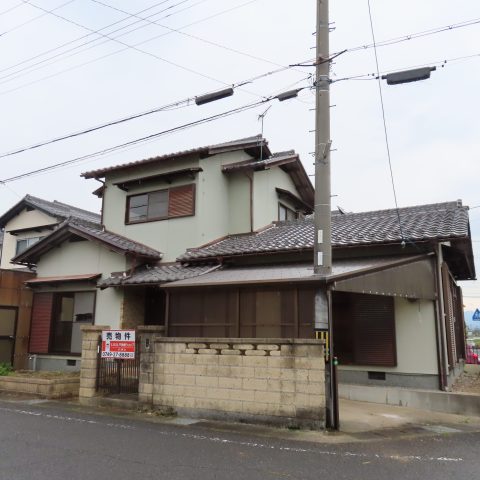 【彦根市日夏町】ゆとりの7DK！子育て世代にもおすすめの中古戸建が900万円で登場
